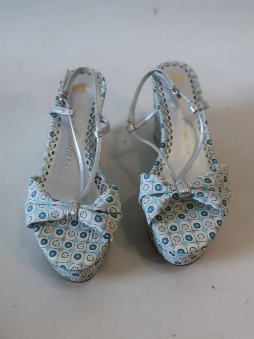 Womens Juicy Couture White Blue Mosaic Print Cecil Platform Wedge Heels 8